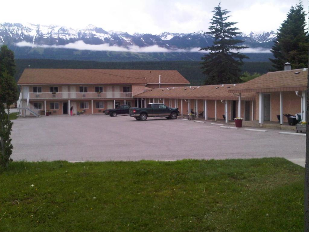 Selkirk Inn Golden Exterior foto